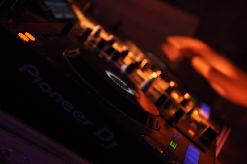 DJ pour soirée événementielle à Marseille Bouches du Rhöne
