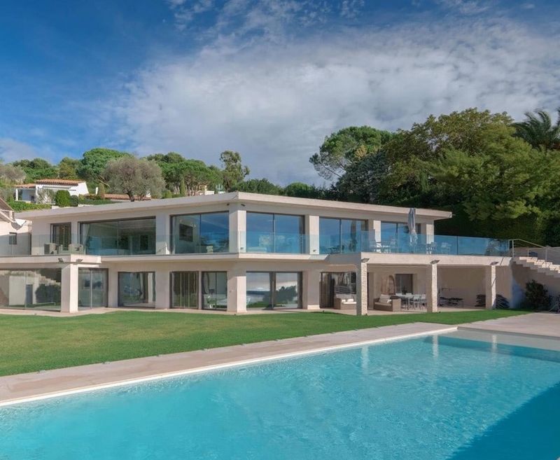recherche location de Villa avec piscine pour événementiels à Cannes 06