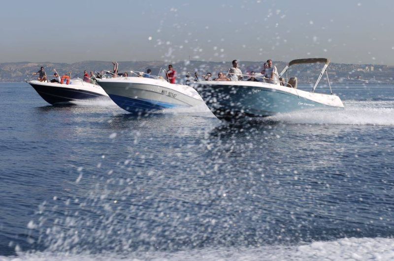 Organisation de rallye nautique sur speed boats dans les calanques pour incentives et teambuildings à Marseille