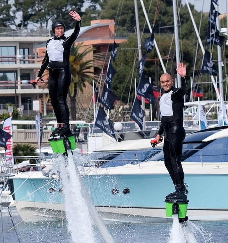 Le Flyboard une animation team building incentive  à Cannes, Nice, Antibes.