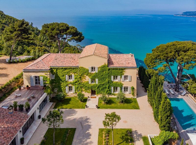 Villa de luxe avec vue mer et piscine pour l' organisation d'événements à Cassis dans les Bouches du Rhône