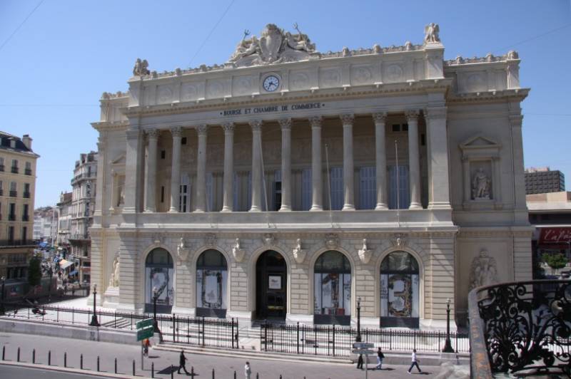 Mise en lumière et sonorisation de Palais de la Bourse pour événementiel à Marseille Bouches du Rhône