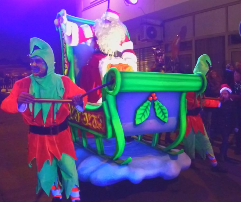 recherche parade de Noël lumineuse sous lumière noire dans le 13