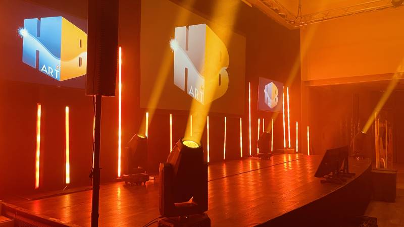 Tubes Led Titan et Hypérion de chez Astera pour la mise en lumière d'événements à Marseille dans le 13