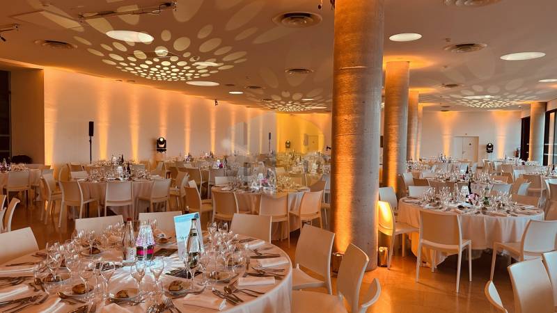 Projecteurs LED sur batterie pour la création de mise en lumière pour vos événements en région PACA et à Monaco