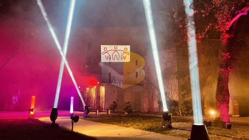 Location de projecteur lyres et changeurs de couleurs led pour événementiel à Cannes Cote d 'Azur 