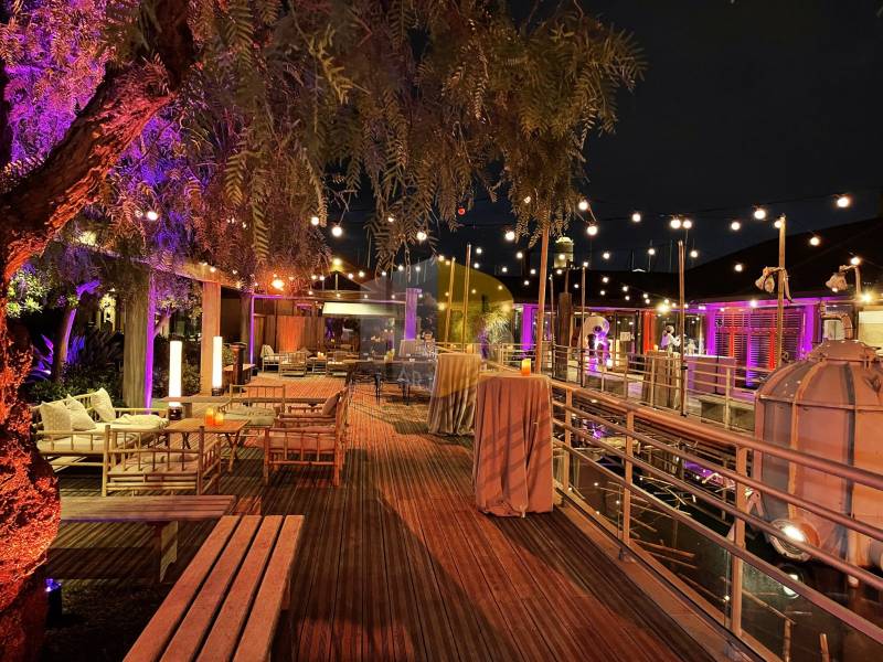 recherche location de guirlande lumineuse guinguette à led  pour événementiel bouches du rhône