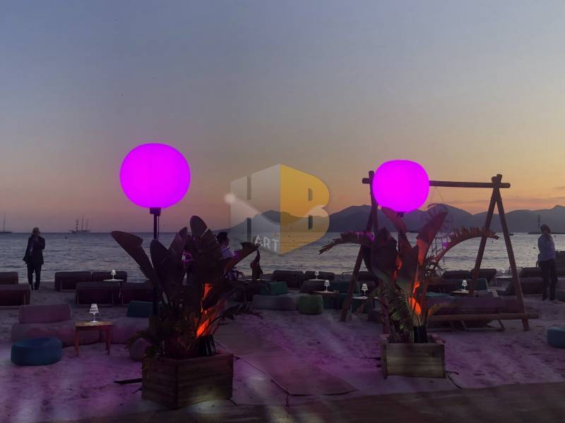 Location de ballon éclairant gonflable à led pour l'organisation de soirée de mariage  à Cannes dans le 06
