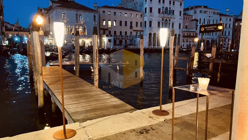 Location de lampadaires led sur batteries pour mise en lumière pour événementiel  cote d azur