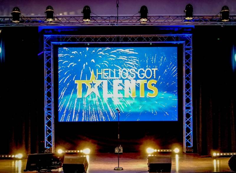 Location de grand écran led plein jour avec captation vidéo pour événementiel à Marseille dans les Bouches du Rhône