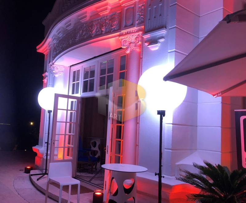 Ballon éclairant gonflable à led rgb pour l'organisation et la mise en lumière d'événements à Marseille13