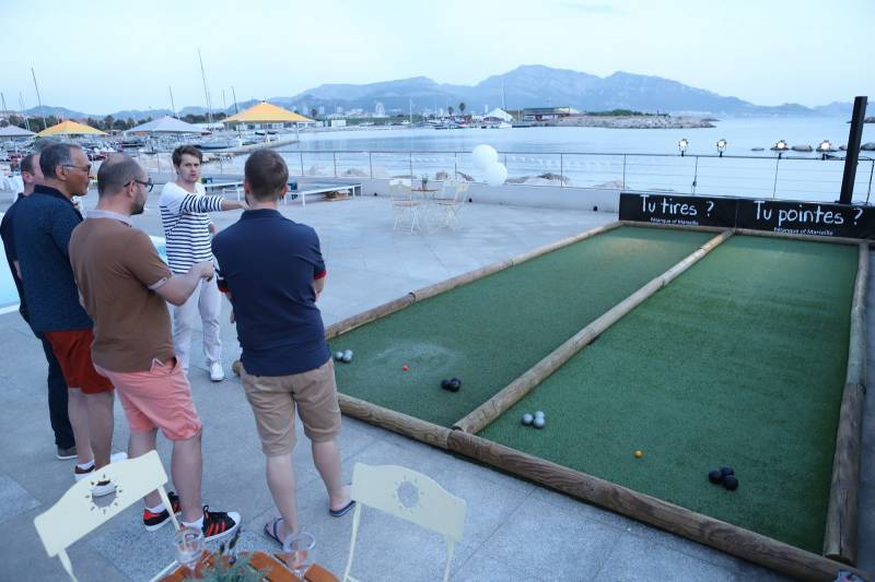 Organisation de soirées d’entreprises et animation Provence originale pour incentive et soirées de gala à Marseille