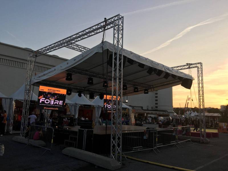 Location de grand écran led plein jour avec captation vidéo pour événementiels à Cannes dans les alpes maritimes