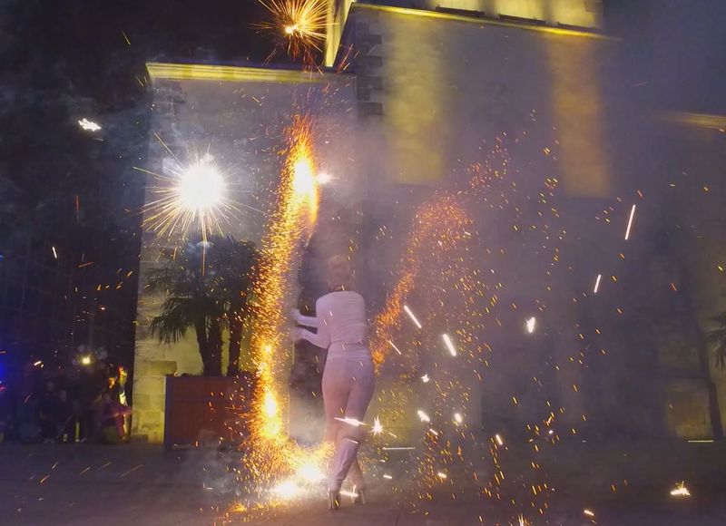 La Féerie de Noël Parade de Noël déambulatoire  sous lumière noire à grasse 06