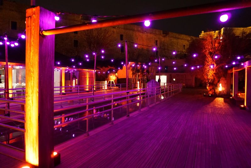 Location de guirlande lumineuse guinguette pour soirée mariage a st tropez dans le var