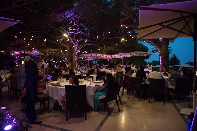 Location de guirlande lumineuse guinguette pour soirée mariage à st tropez dans le Var