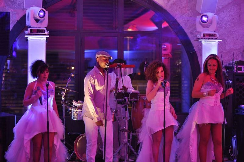 Groupe musical avec chanteuse et chanteur pour événementiel à Cannes nice 06