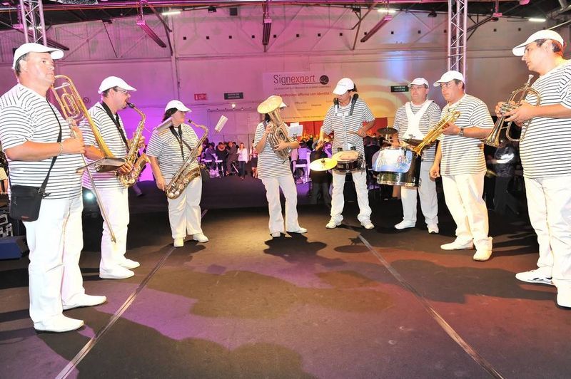 parade de rue musicale pour evenement a nice cotes d azur