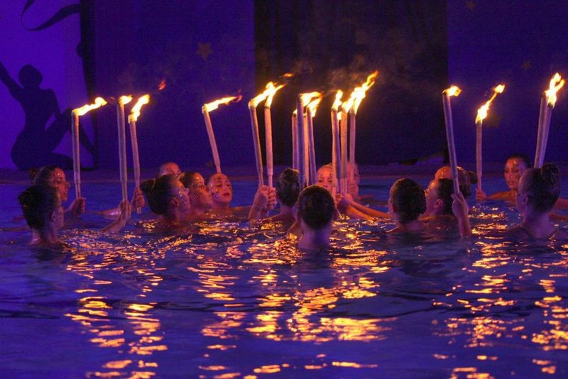 Show aquatique et nage synchronisée pour événement à Marseille