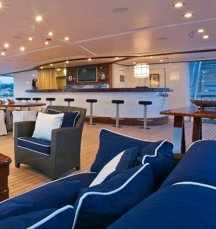 recherche location de yacht de 64 m pour événement à Monaco