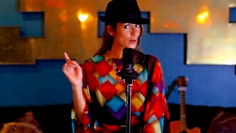 Chanteuse guitariste pour soirée événementielle et mariage à Monaco