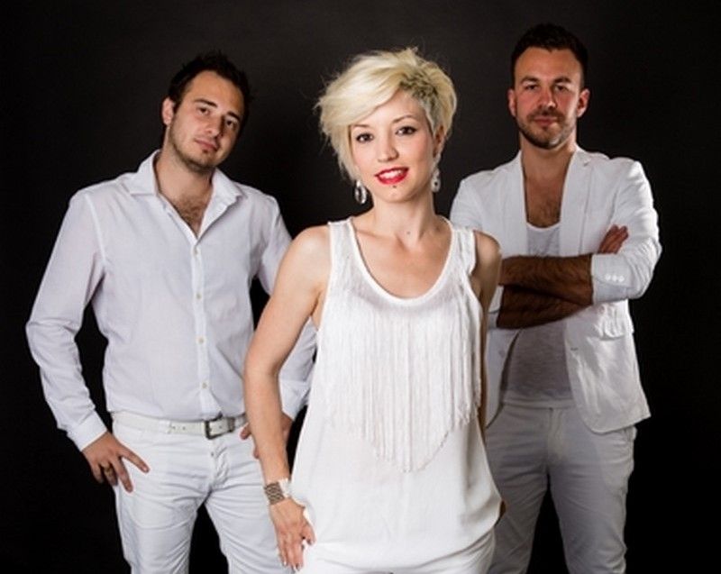 recherche groupe lounge avec chanteuse pour événementiel à St Tropez