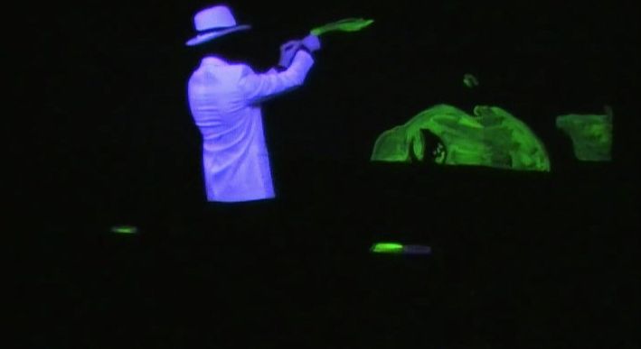 Peintre performer glitter painting pour événementiel à Cannes et 06