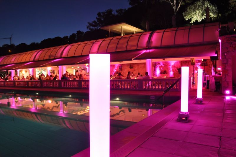 Location de projecteur led sur batterie autonome avec tube lumineux pour soirée de mariage et événementiel à Monaco