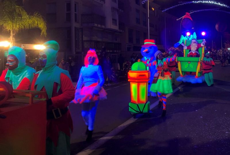 La Féerie de Noël parade de Noël déambulatoire  lumineuse sous lumière noire à Menton dans le 06