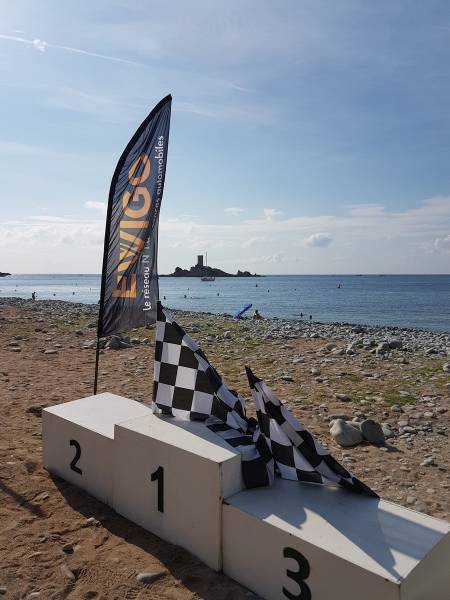 Construction de voiture et bateau en carton pour vos séminaires incentives et teambuilding à Cannes